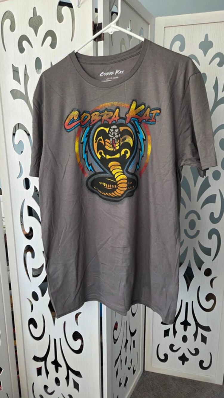 Cobra Kai Graphic Tee Mens Large NWOT Karate Kid Snake Logo Retro Shirt
